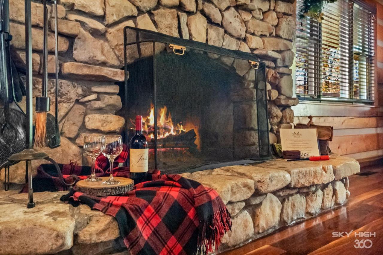 Elk Lodge One-Bedroom Cottage Spa Bath – Forest View