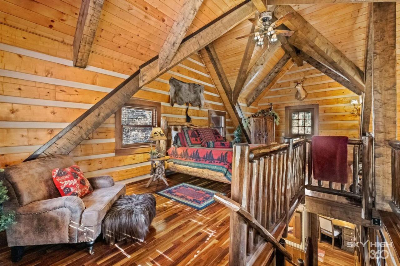 Elk Lodge One-Bedroom Cottage Spa Bath – Forest View