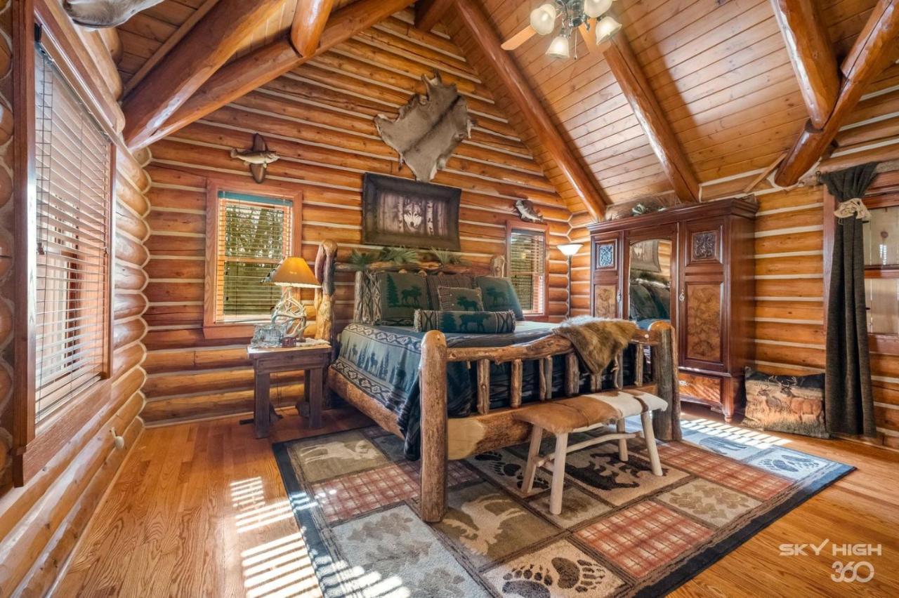 Mountaineer One-Bedroom Cottage Spa Bath – Hill View