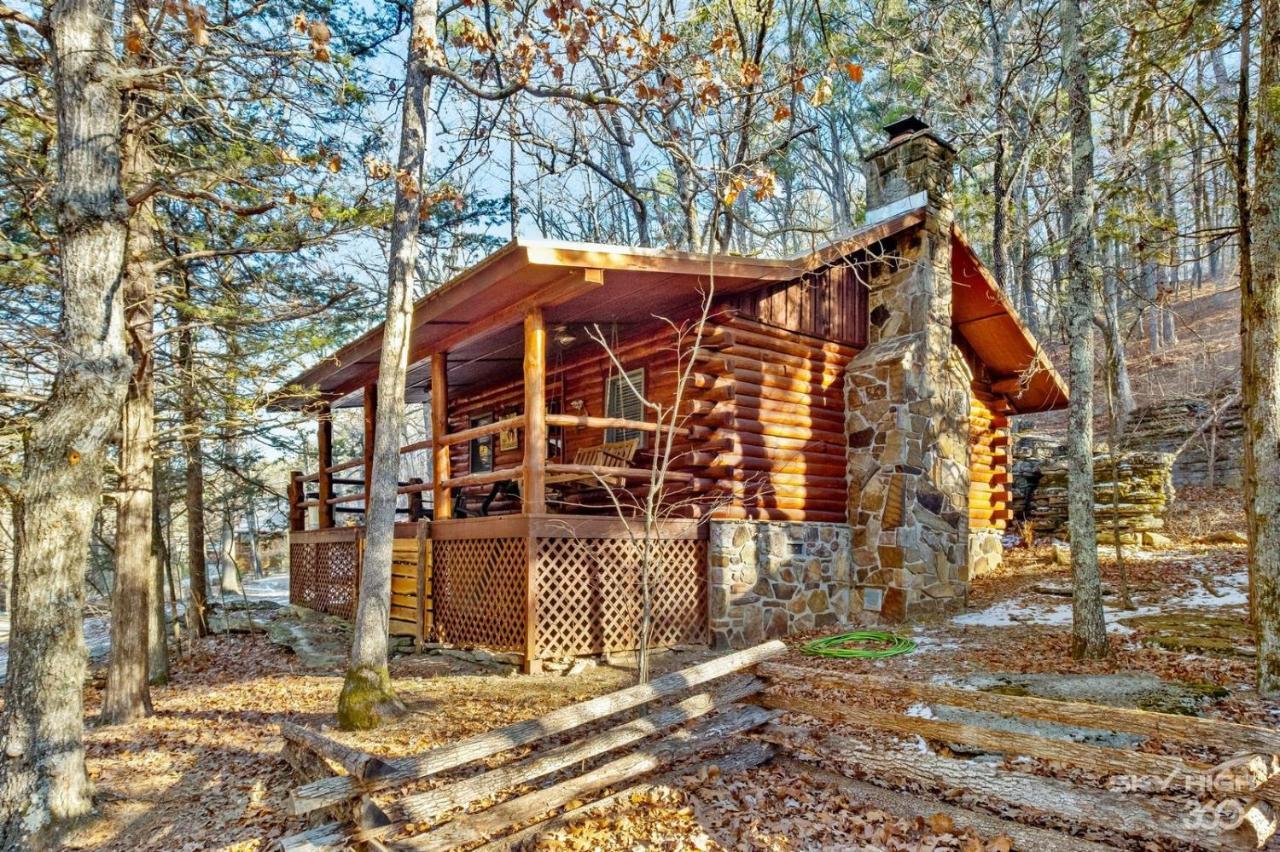 Whitetail One-Bedroom Cottage Spa Bath – Forest View