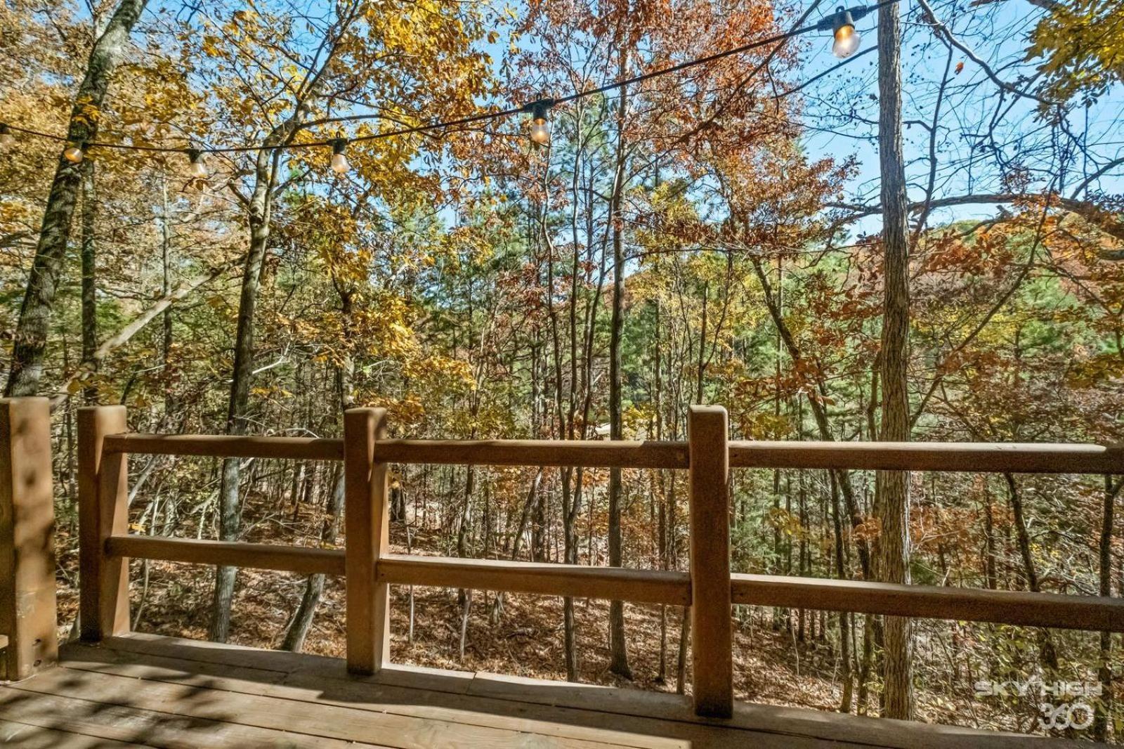 Elk Lodge One-Bedroom Cottage Spa Bath – Forest View